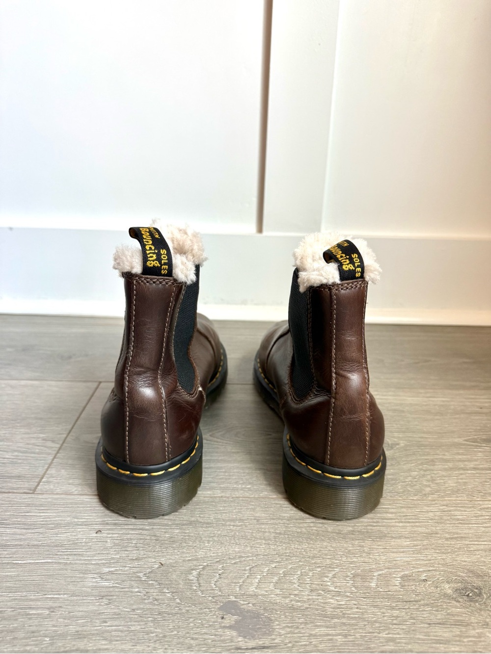 Dr. Martens 2976 Leonore Faux Fur Lined Chelsea Boots Brown Size 10 - Picture 4 of 16